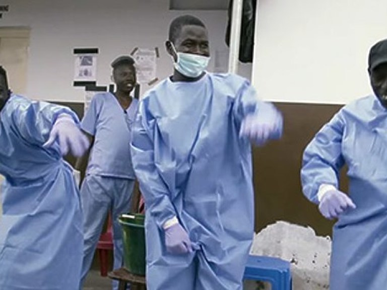 В Сьерра-Леоне попрощались с эпидемией песней «Прощай, Эбола!» (ВИДЕО)