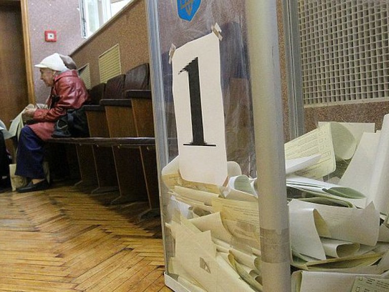 Международные наблюдатели поймали нардепов из Самопомощи на манипуляциях количеством бюллетеней на выборах мэра Кривого Рога