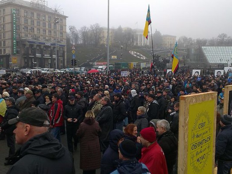 На Майдане началось Народное вече (ФОТО)