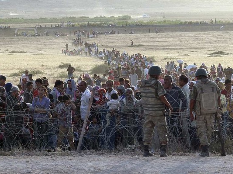 Еврокомиссия решила выделить Турции три миллиарда долларов на беженцев