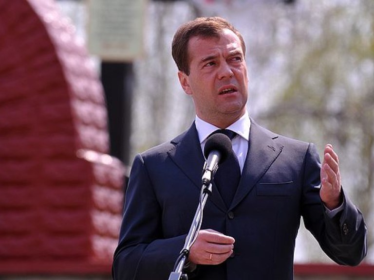 Медведев: Россия вводит тотальные санкции против Турции