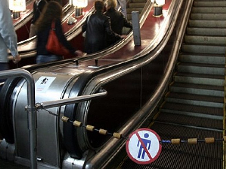 Ремонт эскалатора на станции метро &#171;Университет&#187; продолжится до конца года