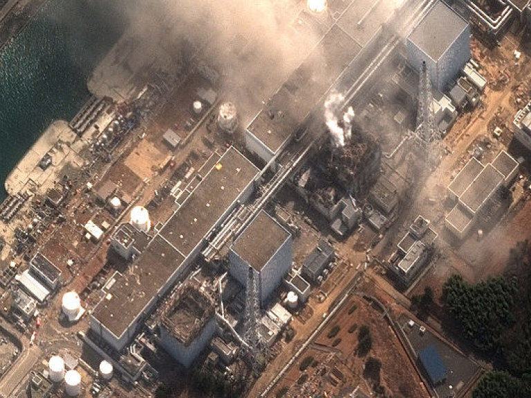 Защитная стена АЭС «Фукусима-1» дала трещину