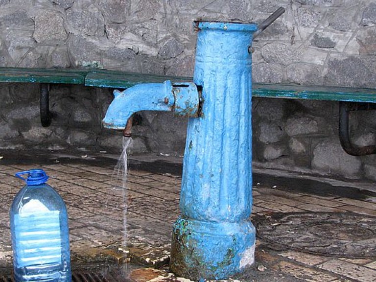 Вода в 43 бюветах Киева непригодна для питья &#8212; СЭС