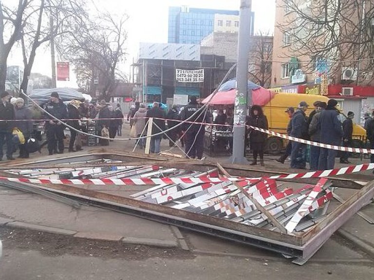 В Черкасской области в результате падения рекламного щита были травмированы 7 человек