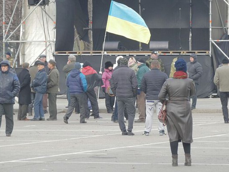На «вече» Соболева и Семенченко в Кривом Роге собралось менее двухсот человек, участники – в основном приезжие (ФОТО)