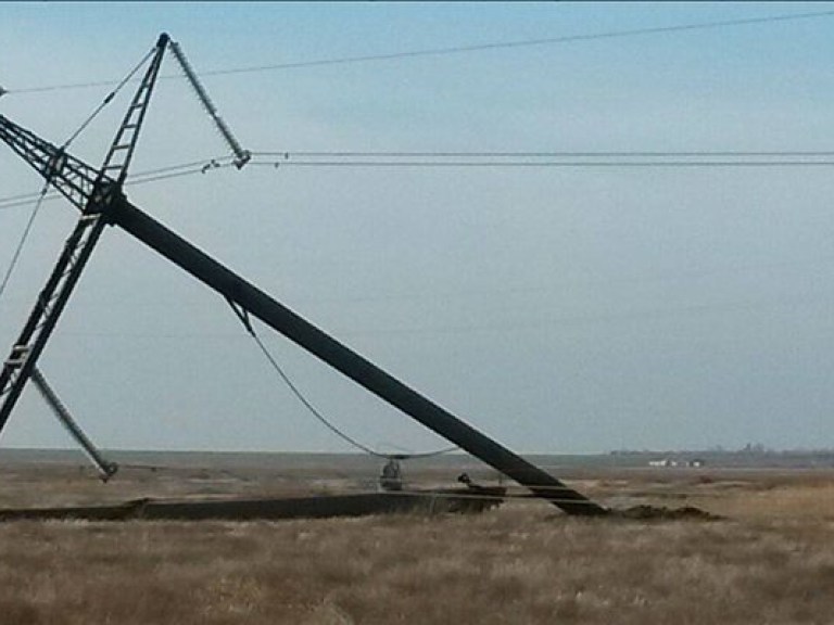 Участники энергоблокады Крыма не позволили ремонтникам восстановить ЛЭП «Каховская-Титан»