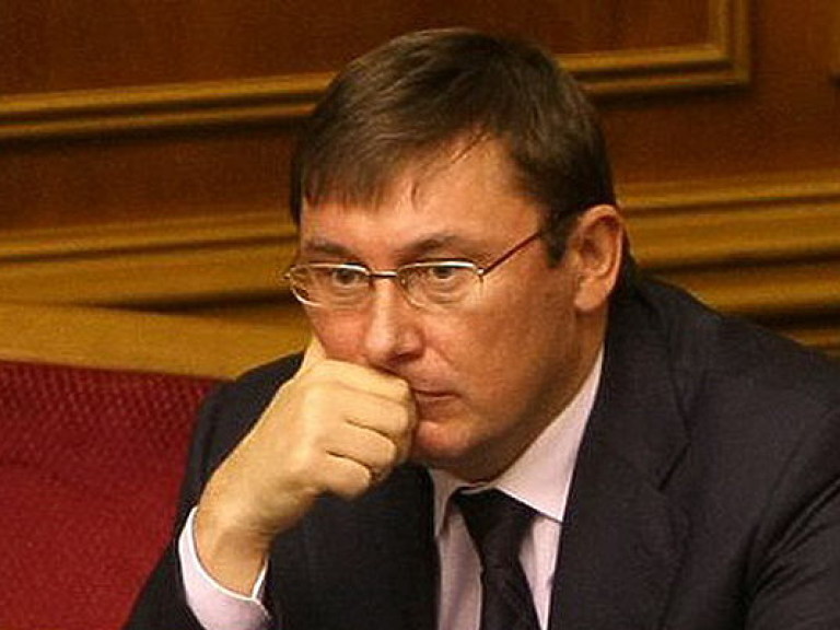Луценко предложил Яценюку ответить на обвинения Саакашвили в парламенте