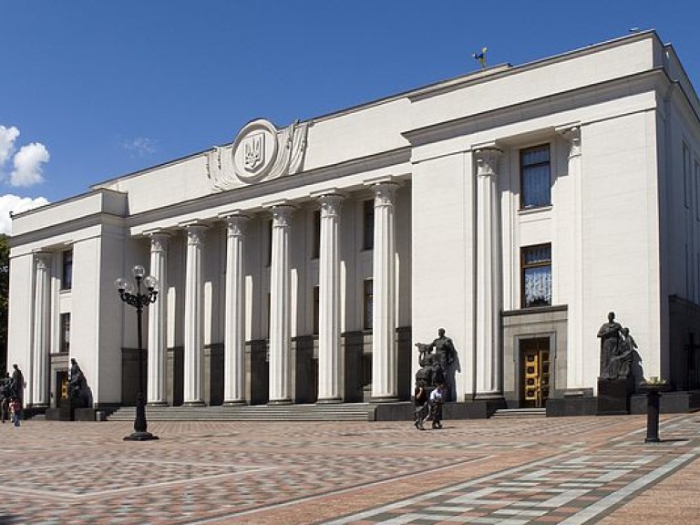 10 декабря парламент может проголосовать за проведение внеочередного заседания, на котором рассмотрят бюджет &#8212; депутат