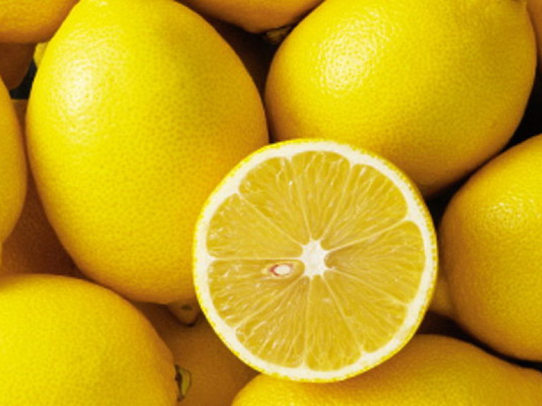 Лимон, свекла с медом и печеный лук помогают улучшить слух