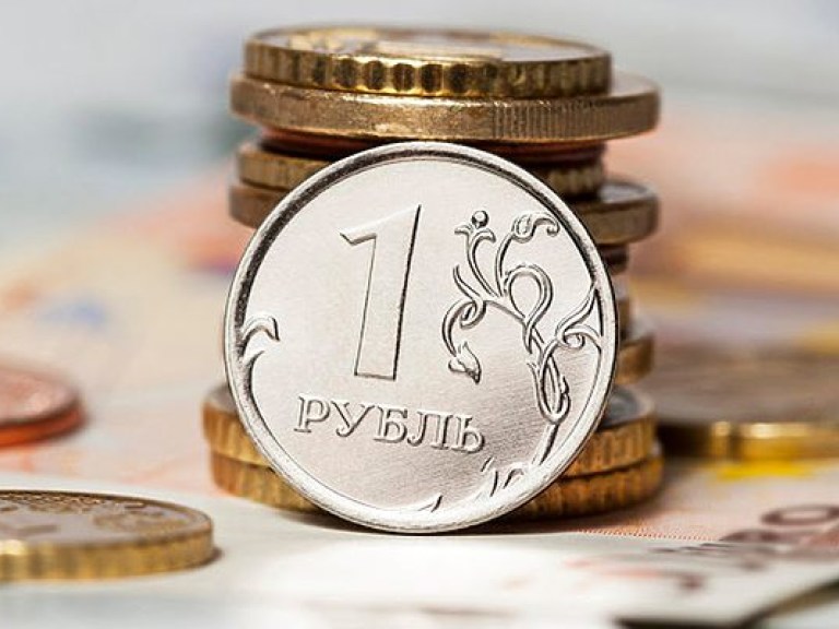 Курс российского рубля упал до семнадцатилетнего минимума