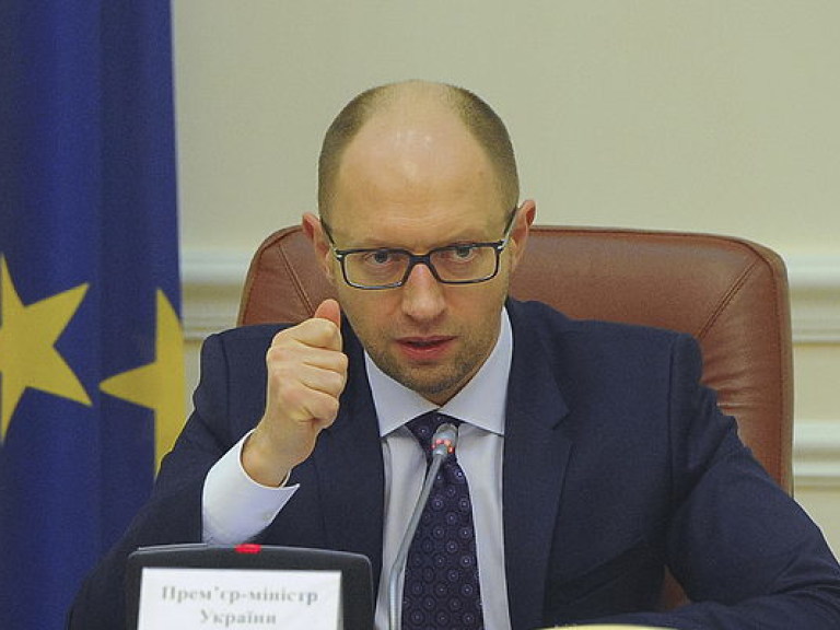 Черновицкие депутаты выразили недоверие премьер-министру Яценюку
