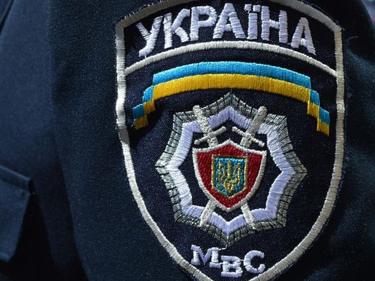 В днепропетровском баре правоохранитель с  друзьями избили двух человек (ФОТО)