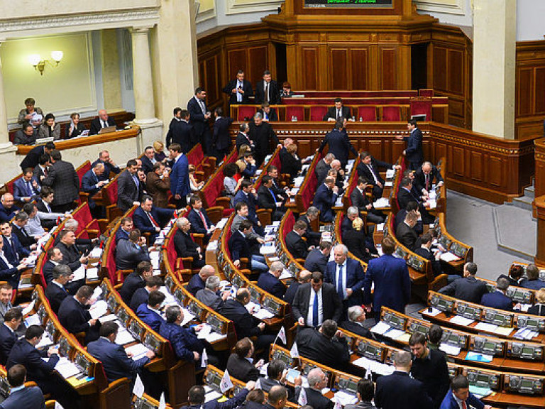 22 декабря парламент рассмотрит закон о направлении в суд изменений в Конституцию
