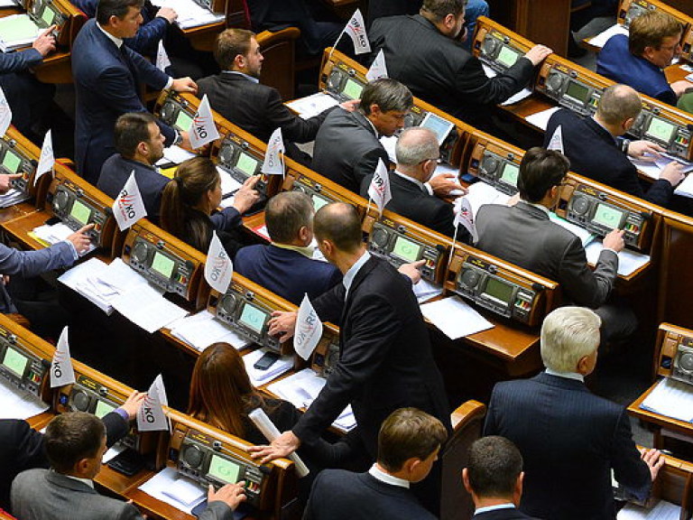Рада поддержала предложение Порошенко о реформировании государственных и коммунальных печатных СМИ