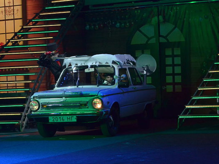 В Цирке «Кобзов» состоялась премьера Большого Новогоднего шоу «Один дома»