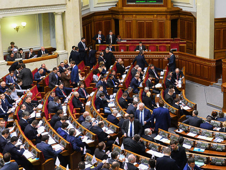 24 декабря Рада рассмотрит изменения в госбюджет-2015, в Бюджетный кодекс и законопроект о правах внутренне перемещенных лиц