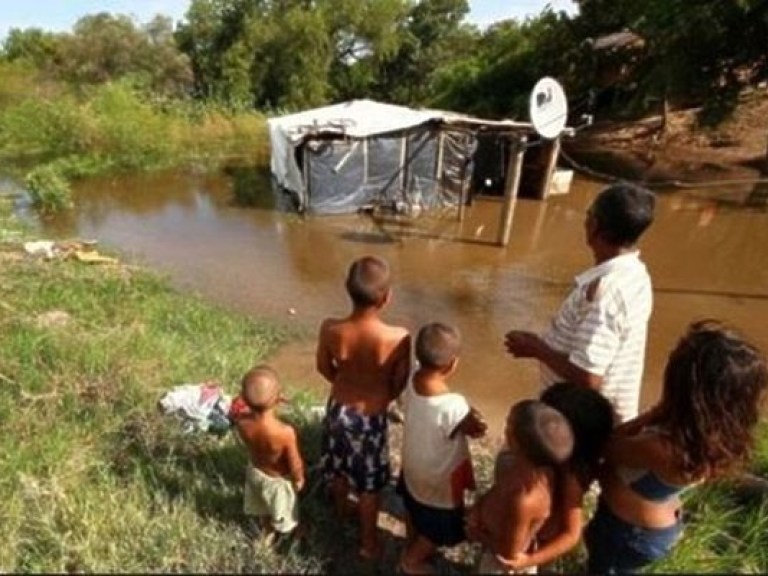 В Южной Америке из-за наводнений эвакуировали 150 тысяч человек (ФОТО)