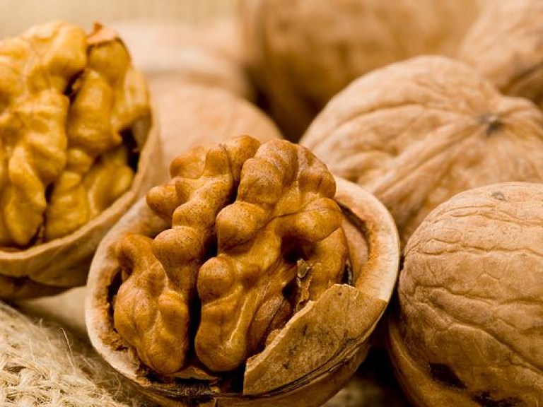 Калорийность грецких орехов не влияет на объем талии &#8212; ученые