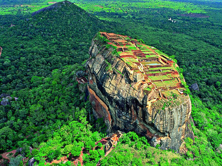 В Шри-Ланке нашли крупнейший в мире сапфир (ФОТО)