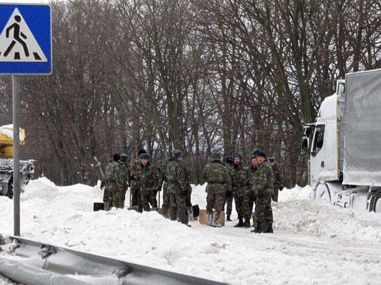 На Житомирской трассе в Киев снова начали пропускать габаритный транспорт