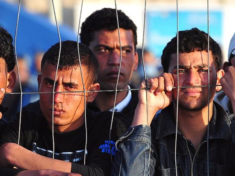Из-за беженцев Шенгенская зона может приказать долго жить &#8212; СМИ