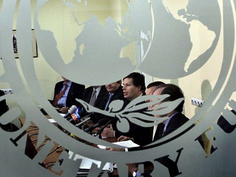 НБУ перенес дату отмены валютных ограничений