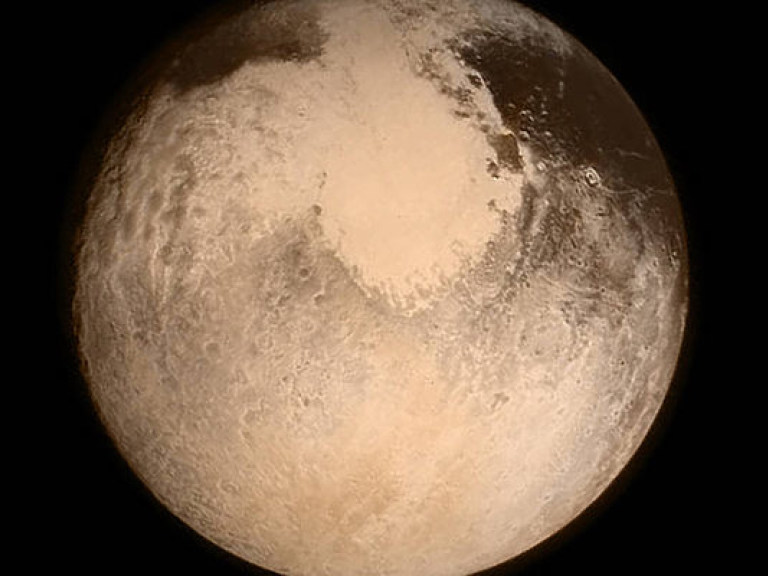 Зонд NASA запечатлел на поверхности Плутона неизвестный объект (ФОТО)