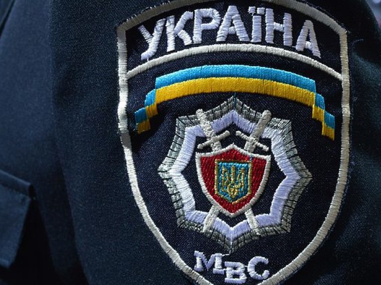 В Киеве с места ограбления банка полиция отпустила злоумышленника с «корочкой» сотрудника МВД