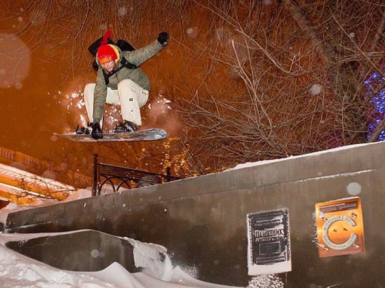 В Одессе сноубордисты устроили на Потемкинской лестнице горнолыжный спуск (ФОТО)