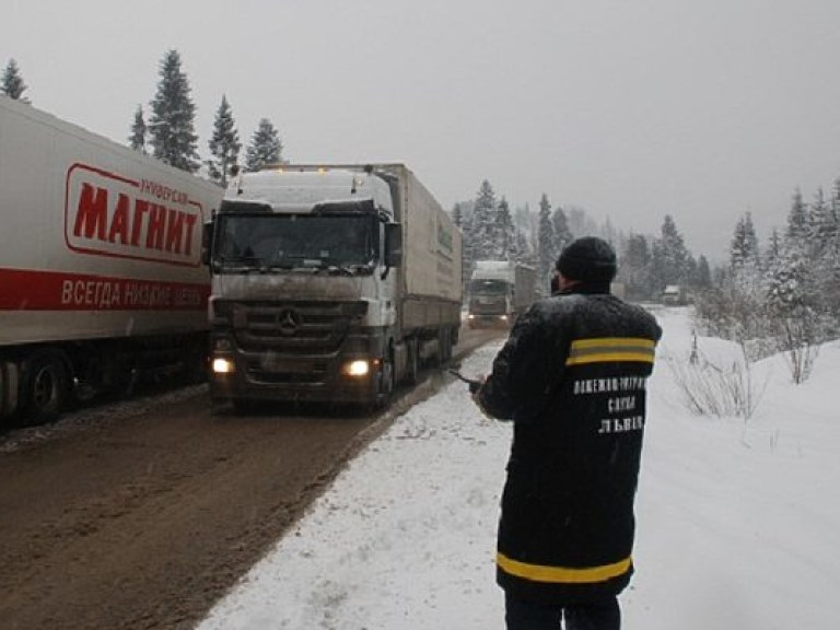 Нацполиция опубликовала список закрытых  из-за непогоды автодорог