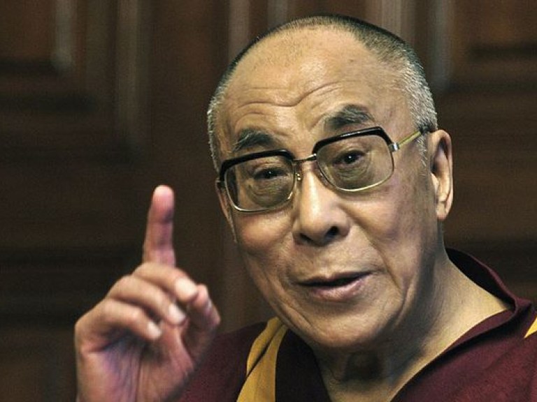 Далай-ламу госпитализировали в одну из клиник США