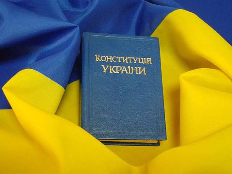 Яценюк призвал провести в Украине референдум по изменениям в Конституцию