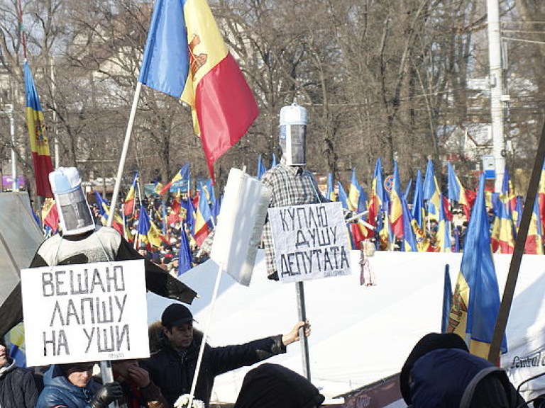 Молдавский Майдан: протестующие требуют отставки правительства и перевыборов