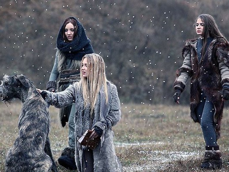 Режиссер клипа SAHA: Стилистика видео перекликается с фильмом о «Безумном Максе»