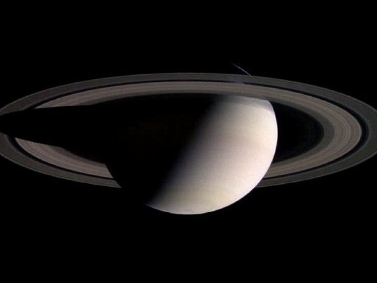 Астрономы «взвесили» самое яркое из колец Сатурна