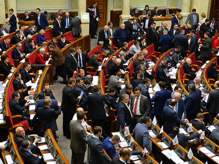 В Раде возникла словесная перепалка между парламентариями и Яценюком о реформах