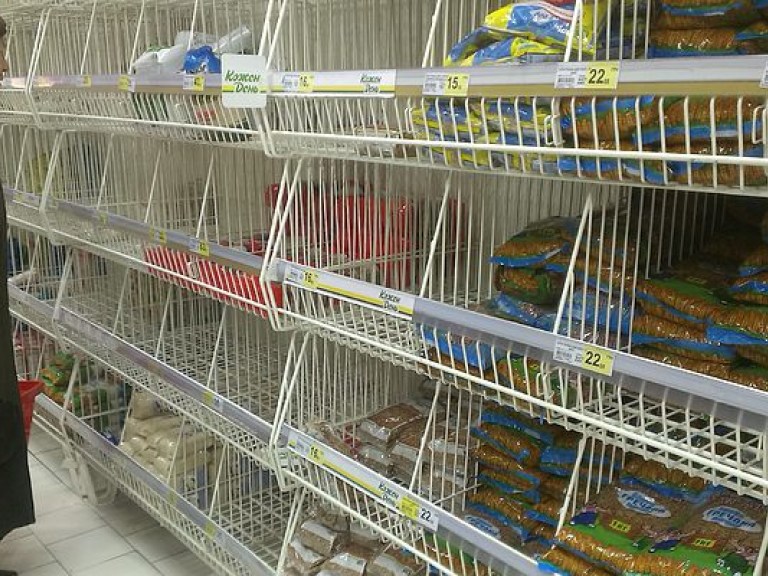 В украинских торговых сетях резко снизилось качество продукции &#8212; СМИ