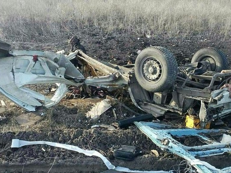 В Донецкой области после взрыва микроавтобуса с пассажирами скончался четвертый пострадавший – прокуратура (ФОТО)