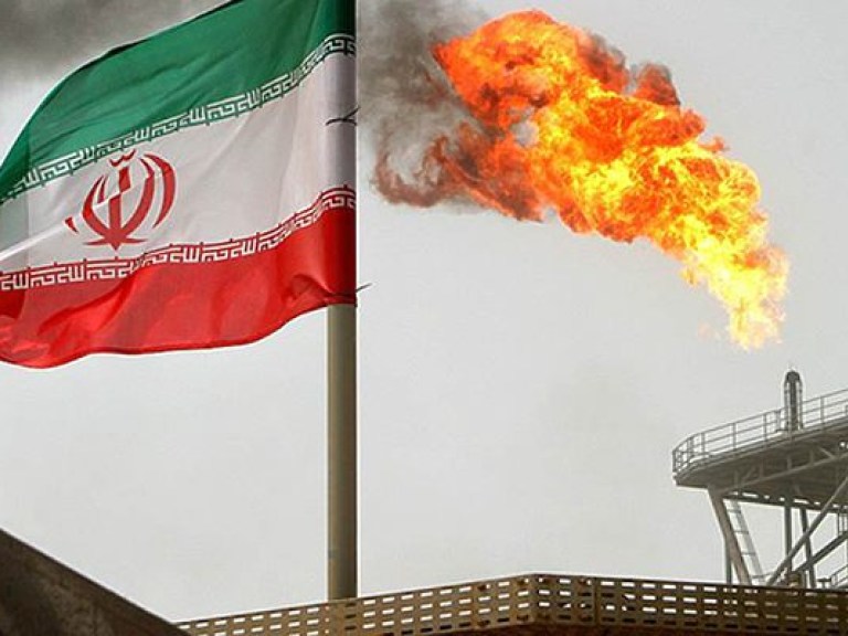 Иран отказался рассчитываться в долларах за нефть