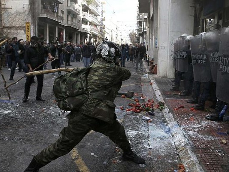 В Афинах на демонстрацию вышли фермеры – полиция применила слезоточивый газ (ФОТО)