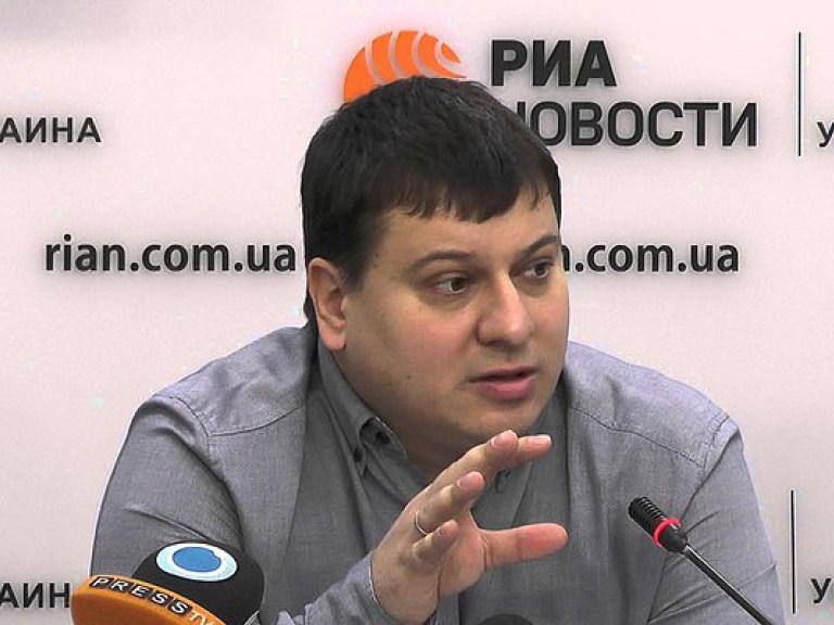 Запад согласился на отставку Яценюка при условии ухода Шокина – политолог