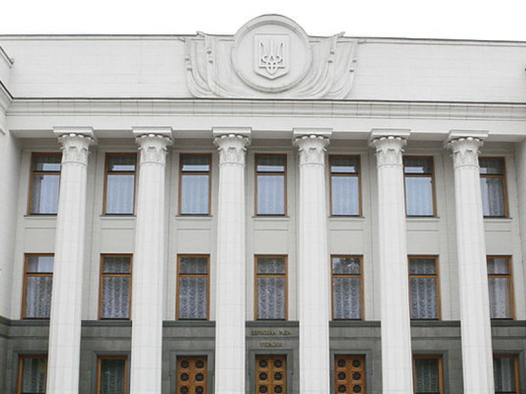 В Раде депутатам раздали проект постановления о недоверии правительству (ФОТО)