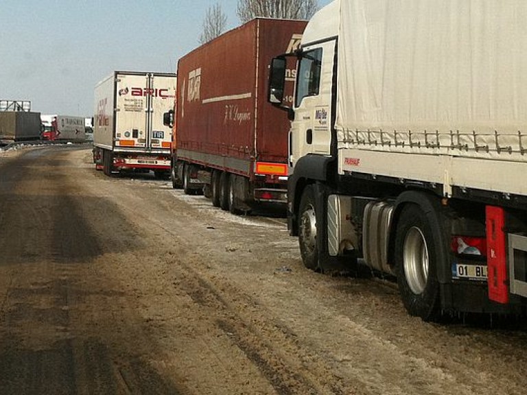 Минтранс РФ: 197 украинских грузовиков заблокированы на российских дорогах