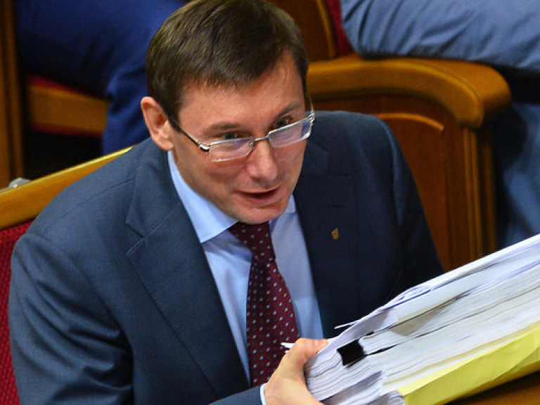 Луценко: Фракция БПП не будет отзывать подписи об отставке Яценюка и Кабмина