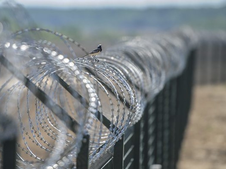 Сербия закрыла границу с Македонией