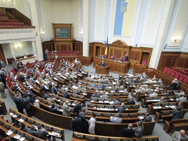 Привлекая «радикалов» в коалицию, Яценюк пытается сохранить свой пост – политолог