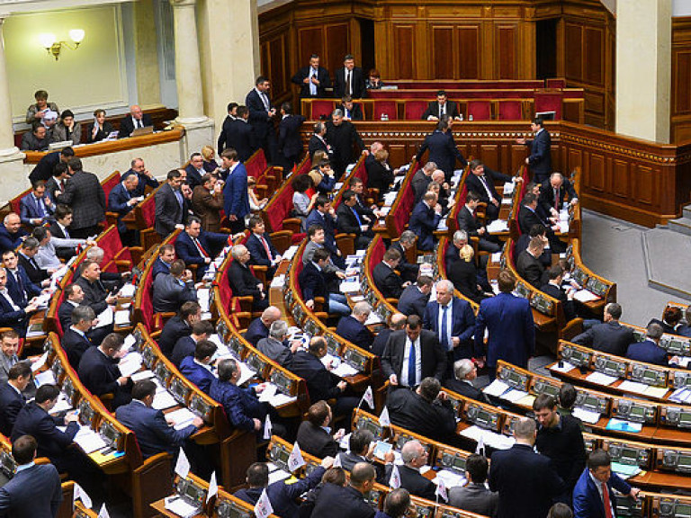 Политолог: Законопроект об отставке Яценюка – пиар без юридических последствий