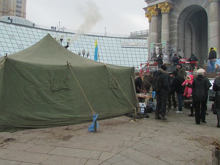 Ночь на Майдане прошла спокойно, у палаток осталось не более 50 активистов