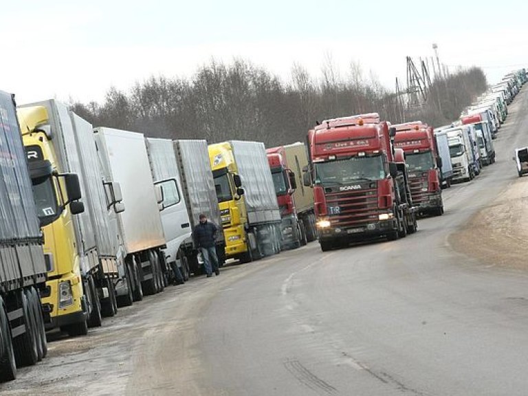 Движение российских фур по Закарпатской области проходит без блокирования — ОГА